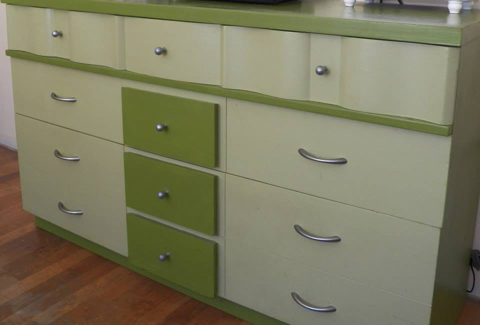 Green bedroom dresser @alisamalisa @meredithspidel