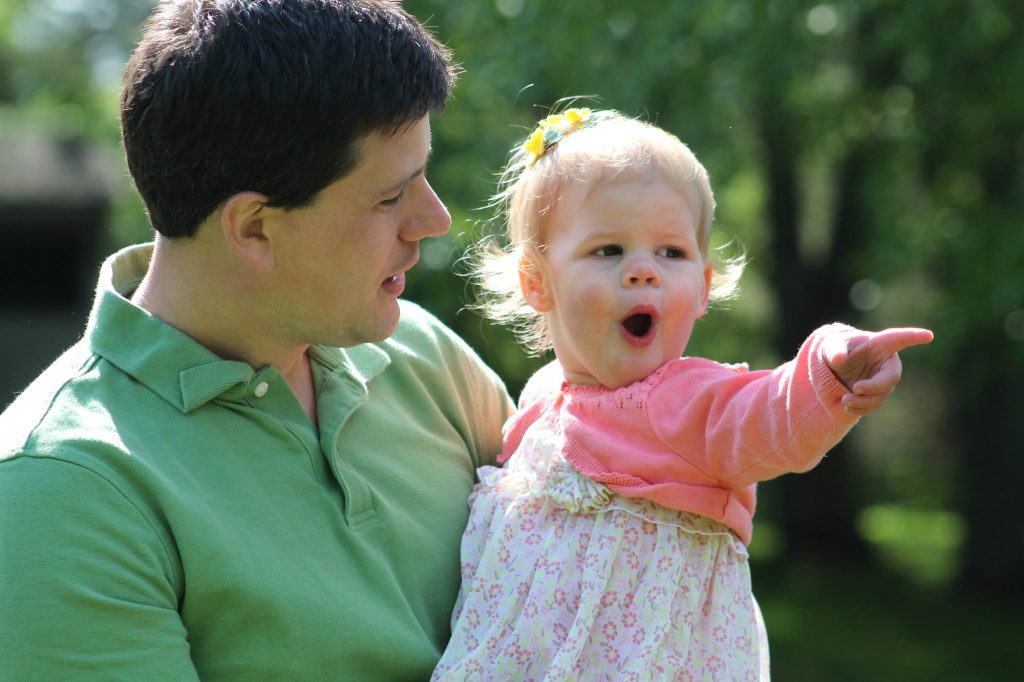Daddy with daughter in awe @meredithspidel