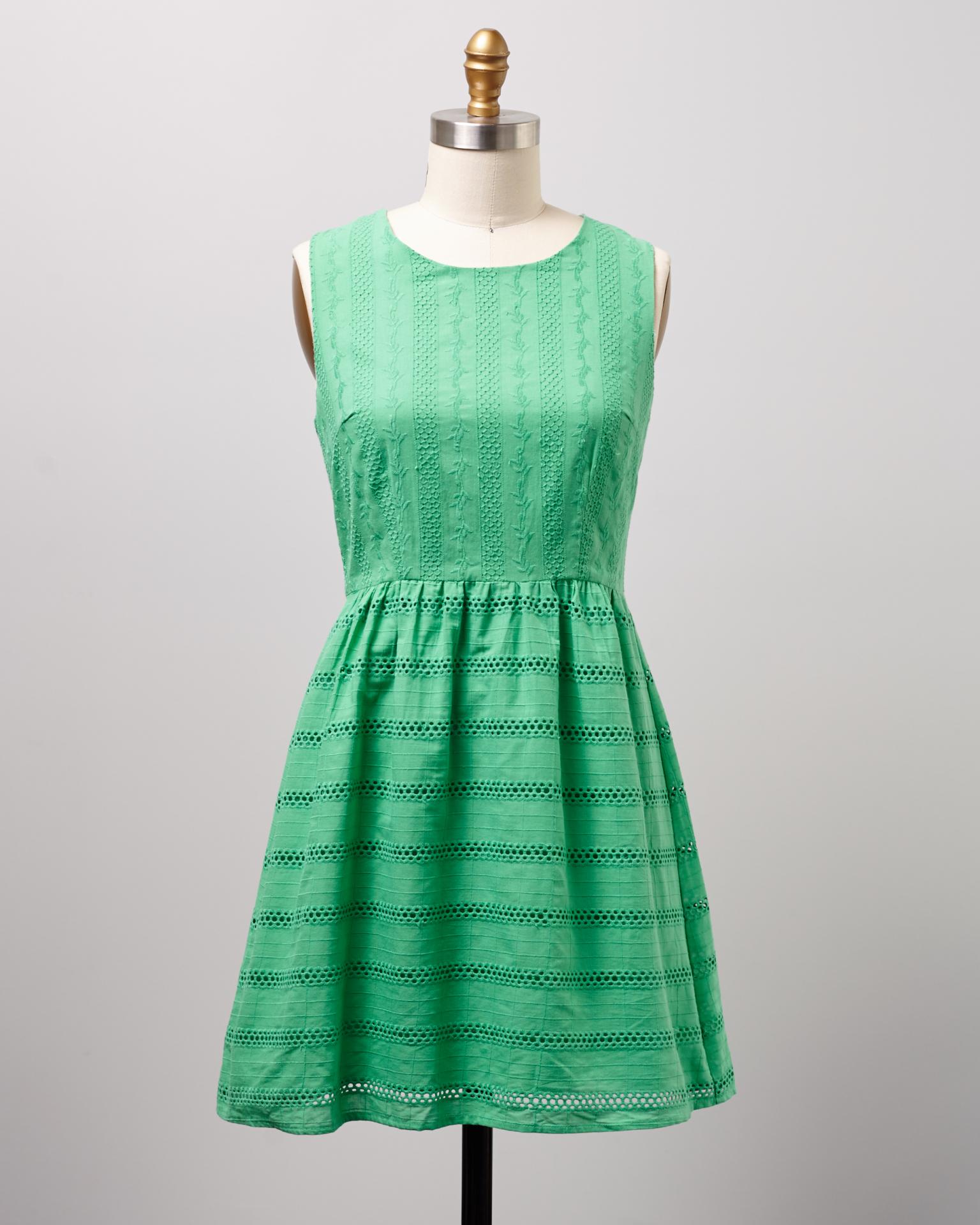 This gorgeous, sweet dress is a new-with-tags Modcloth find, but at an incredible consignment bargain find price! Snatch yours up now from this fantastic give-back shopping site before they're gone! 