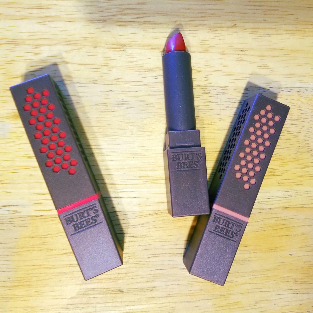 Looking for the perfect Mother's Day gifts? We've got all the inspiration you need here! The ideas are well-vetted, sure-to-please wins that will make any woman on your list smile! Check this out and get ready to give one of these fab gift ideas and be a winner this Mother's Day.