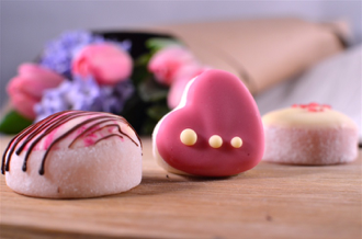 Looking for the perfect Mother's Day gifts? We've got all the inspiration you need here! The ideas are well-vetted, sure-to-please wins that will make any woman on your list smile! Check this out and get ready to give one of these fab gift ideas and be a winner this Mother's Day.