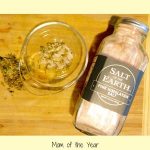 Have a bunch of fresh herbs on hand from your garden and want to store them to use throughout the year? Check these five genius, EASY ways to preserve herbs in your own home and enjoy them all year long. From dried herbs to freezing herbs, these are fantastic ideas! I would NEVER have thought of the third method!