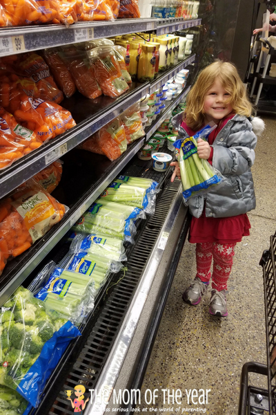 Want to put together a gift for a cancer patient but not sure what to get her? No worries, these 10 smart ideas have you covered. Before being in this situation myself with my own mother, I never would have thought of half of these gift ideas!