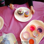 Looking for the perfect DIY kids' birthday idea? Try this no-baking baking party that's sure to be a win--and with these easy-to-follow how-to steps, way easier than you might think! I LOVE this chef craft idea!