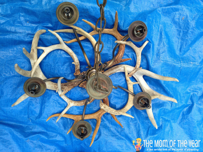 Love the rustic decor look? A DIY Deer Antler Chandelier is the perfect accent piece for your home! Store-bought versions can be PRICEY, but with these 6 easy how-to steps, you can make your own without the hefty price tag--and it's way easier than you think with this hack for getting started!