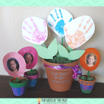 Need the perfect Mother's Day gift? These flower DIY Mother's Day gifts are such a hit with moms and grandmas alike! Get the kids ready for a fun project and save money with this super idea for DIY project!