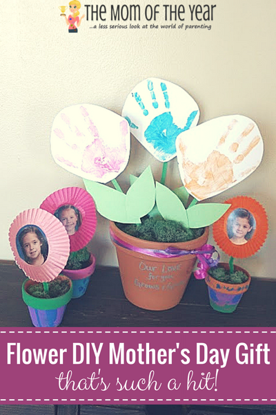 Need the perfect Mother's Day gift? These flower DIY Mother's Day gifts are such a hit with moms and grandmas alike! Get the kids ready for a fun project and save money with this super idea for DIY project!