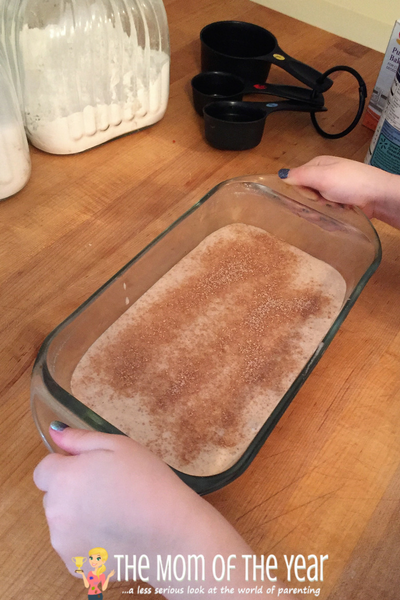 Looking for the perfect last minute holiday gift or need a special breakfast side or afternoon tea snack? No worries! Try this easy=peasy Snickerdoodle Quick Bread and win all the appetites you are feeding! Score!