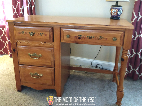 Want to try a chalk paint makeover, but not sure where to start? Follow these simple, easy steps, and you'll find this DIY project is super do-able--soon you will be rehabbing all the furniture in your house for that farmhouse decor, not just this desk makeover!