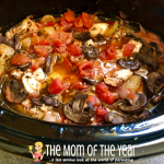 Need a smart family dinner win> Paleo Crockpot Chicken Cacciatore is such genius, all-inclusive win for whatever your menu holds! Score!