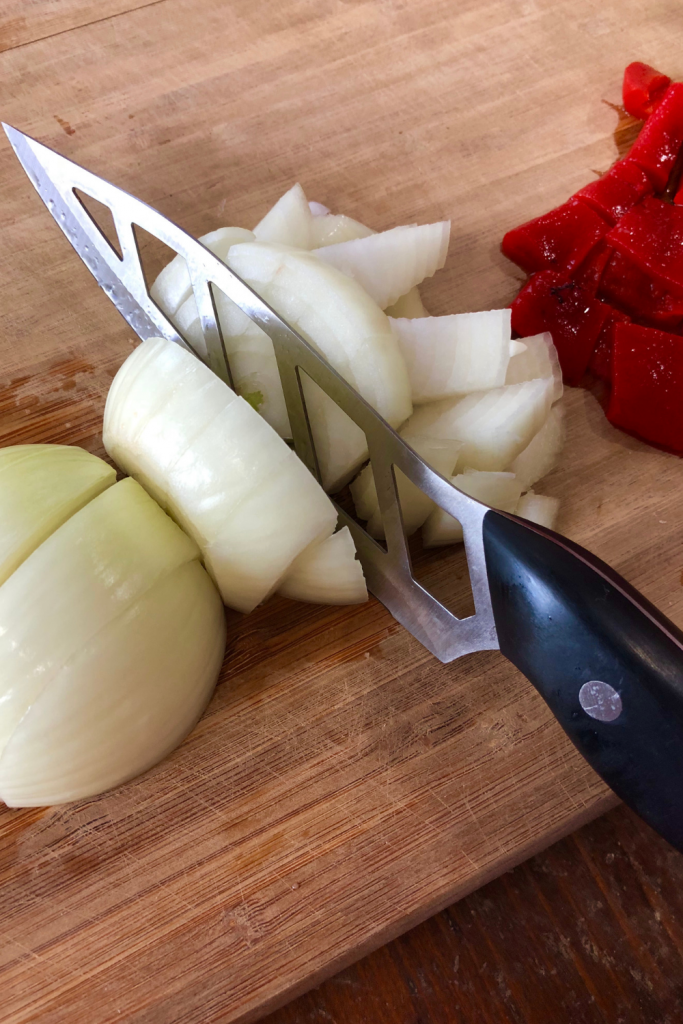 Need a smart family dinner win> Paleo Crockpot Chicken Cacciatore is such genius, all-inclusive win for whatever your menu holds! Score!