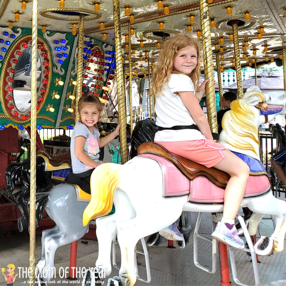 Have kids of different ages? These cool 10 Dutch Wonderland attractions for older kids make for a day of family fun ALL of your kids will love! Plus, grab the bonus insider hacks for making the most of your trip to this family-friendly amusement park!