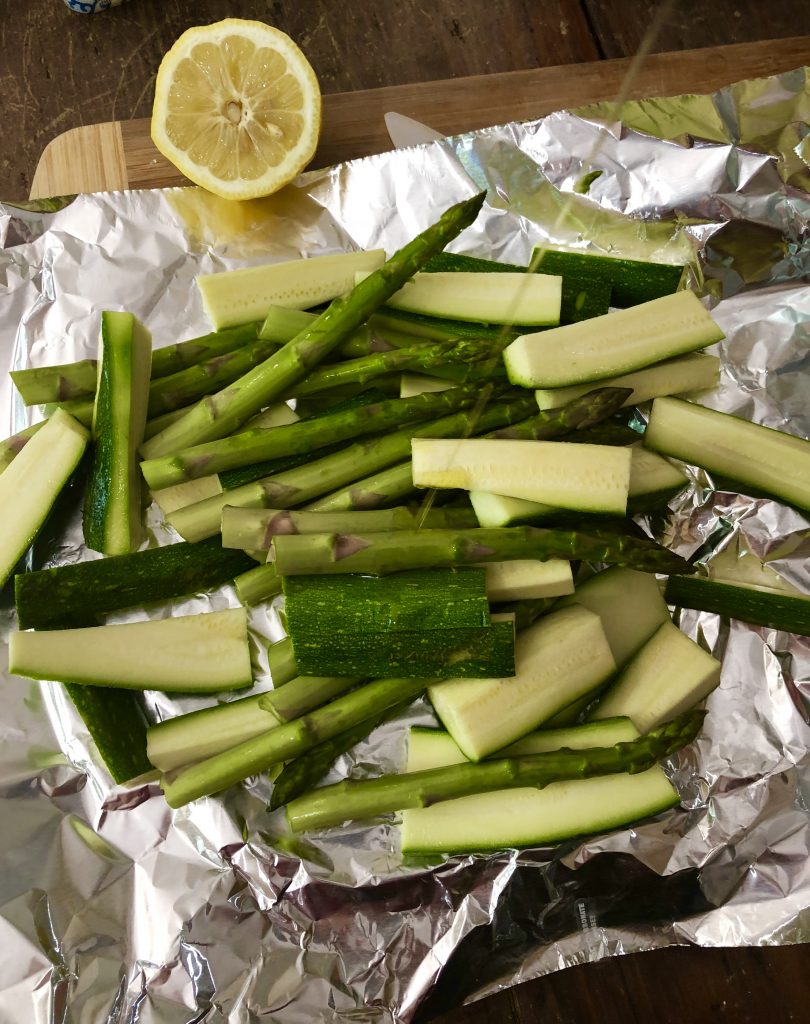 This easy grilled gyros and vegetable recipe is PERFECT for summer! No fuss, no mess, and can all be done outside on the grill! Check out the smart way to make the marinade too!