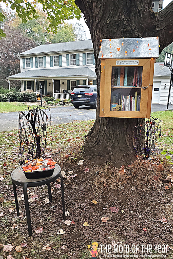 Halloween candy is super, but try this Book or Treat twist with your little free library and bring reading along with the sweets to this spooky holiday!