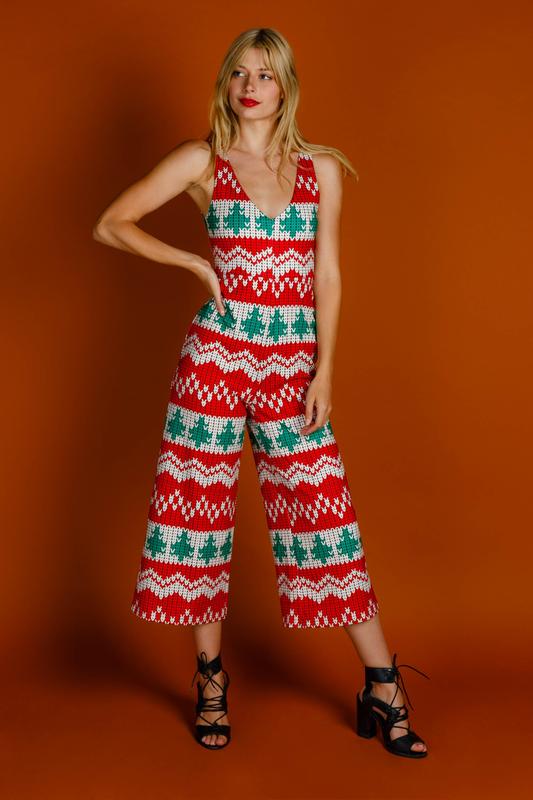 The perfect Christmas outfit is more important now than ever! Case out these boss finds and get ready to get your own holiday style on! psst...I cannot stop crushing on these jumpsuits!!